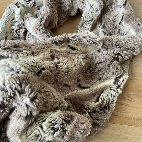 LOFT Faux Fur Infinity Scarf - Picture 7 of 17